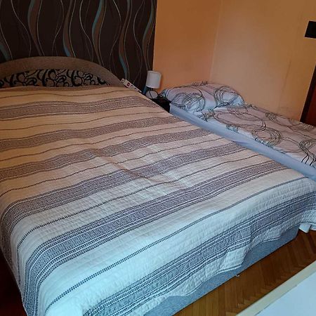 Szuzanna Fenyves Panzio Bed & Breakfast Сиофок Екстериор снимка