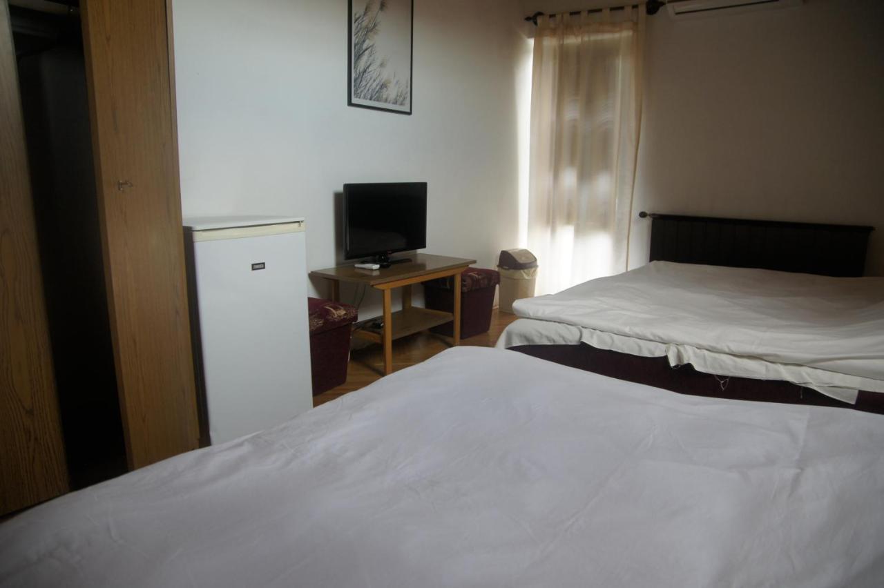 Szuzanna Fenyves Panzio Bed & Breakfast Сиофок Екстериор снимка