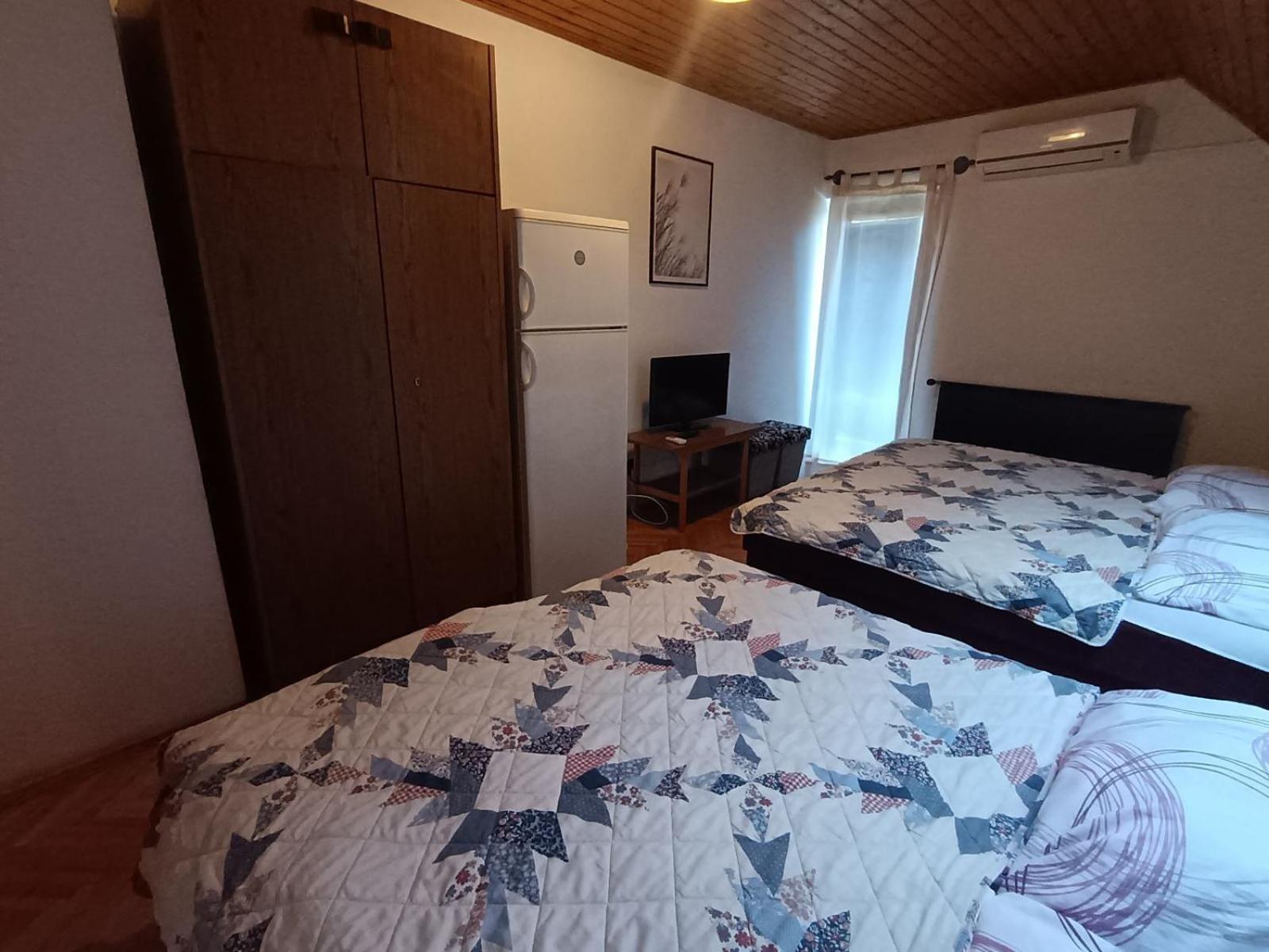Szuzanna Fenyves Panzio Bed & Breakfast Сиофок Екстериор снимка