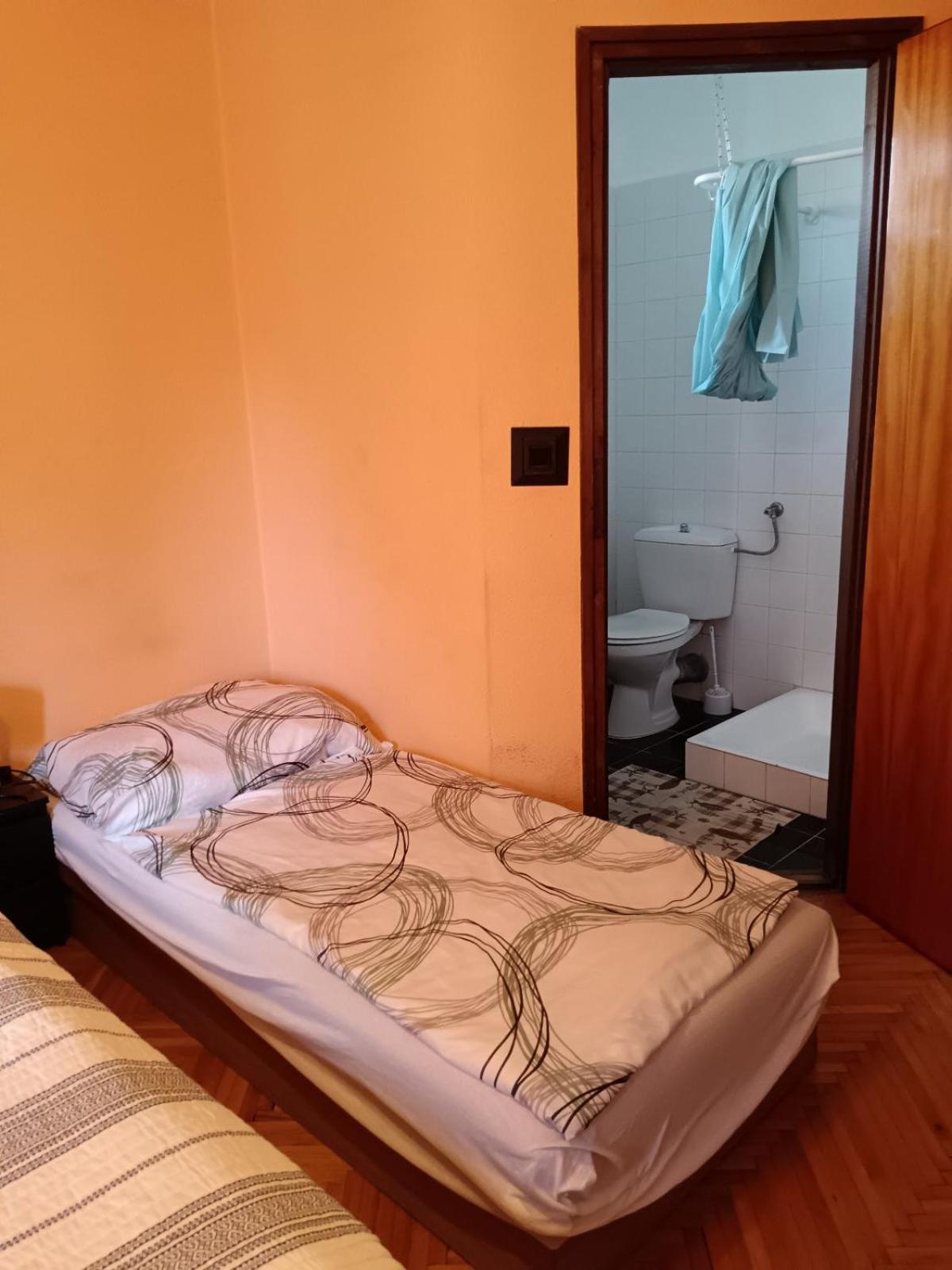 Szuzanna Fenyves Panzio Bed & Breakfast Сиофок Екстериор снимка